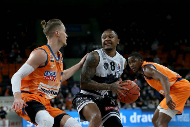 更有后场的 更有后场的